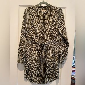 Michael Kors shirt dress in animal print. Size 6